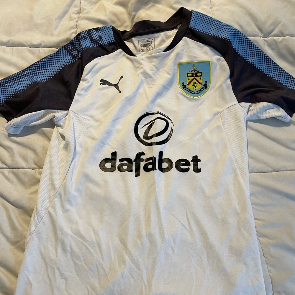 Puma Burnley football club youth shirt